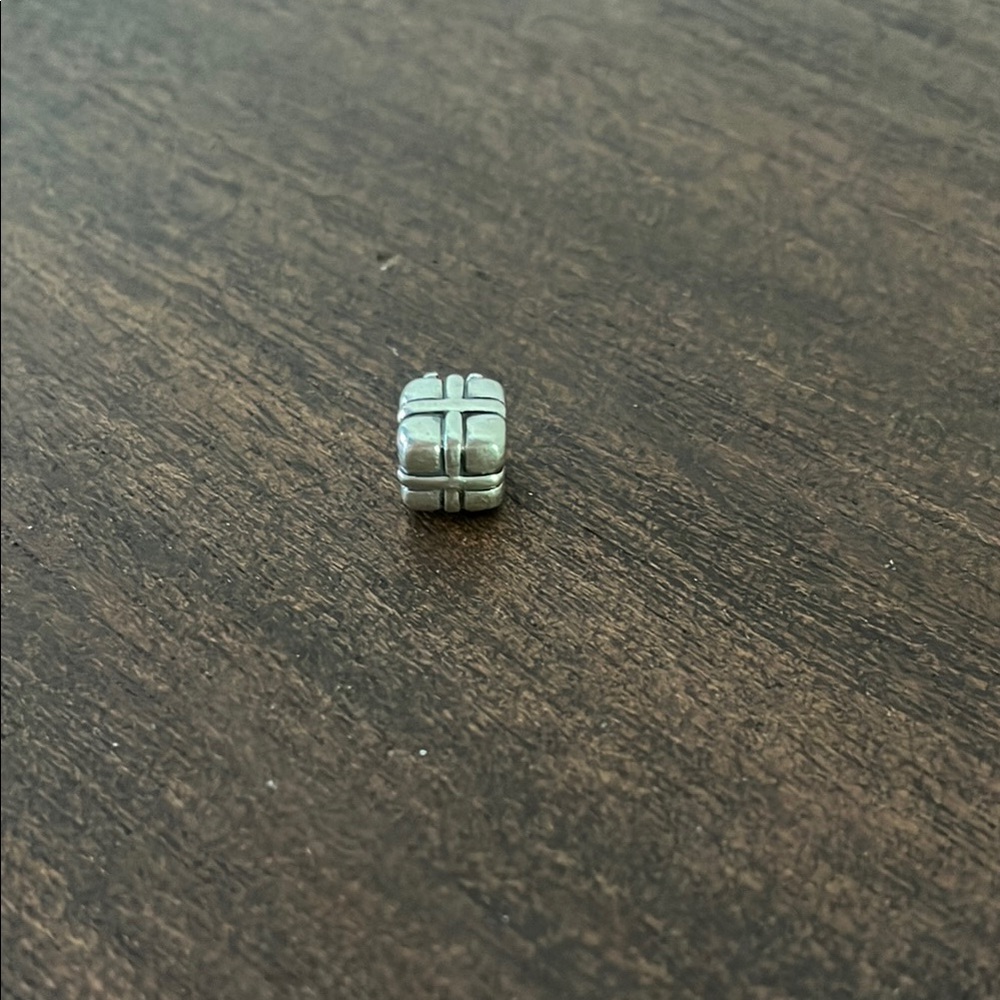 Silver Gift Box Charm - Picture 2 of 3